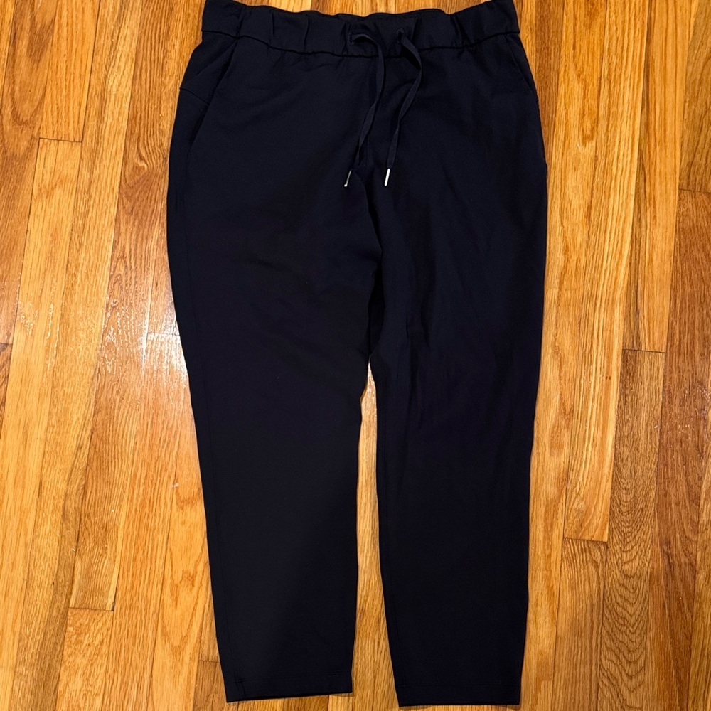 Lululemon on the fly pant size 10